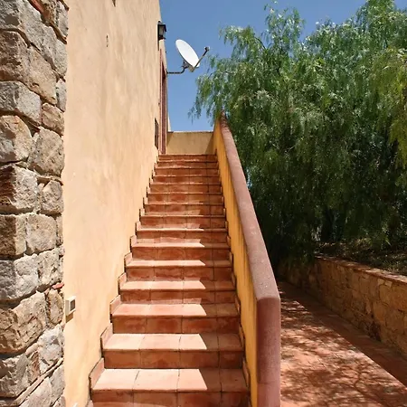 Lascari Sleeps 4 Pool Wifi