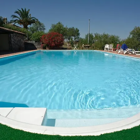 Lascari Sleeps 4 Pool Wifi