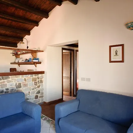 Lascari Sleeps 4 Pool Wifi Apartment