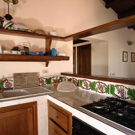 Apartment Lascari Sleeps 4 Pool Wifi