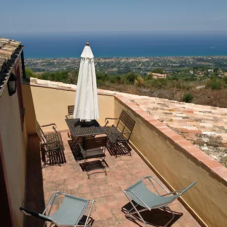 Lascari Sleeps 4 Pool Wifi *
