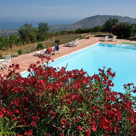 Apartment Lascari Sleeps 4 Pool Wifi